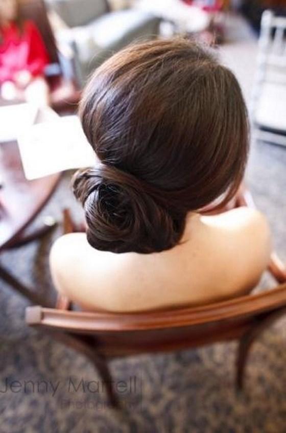 sencillo peinado recogido atras para damas de honor