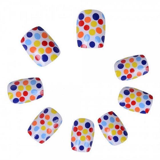 uñas con puntos de colores