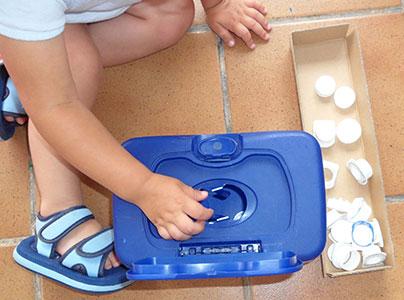 Jugando a insertar tapones