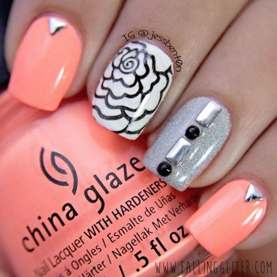 diseño de uñas coral con piedras