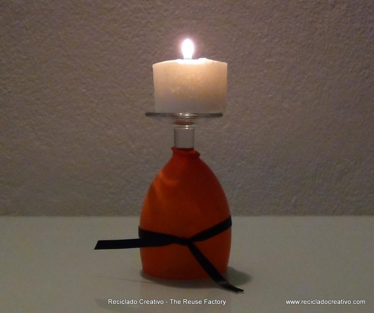 Halloween Inspiration and Ideas ¿Copas de vino, portavelas o candelabros? - Wine Glasses or Candleholders? We love to reuse objects. #Halloween, #reutilización, #decoración, #ninyos, #manualidades, #reciclado, #creativo, #recicladocreativo, #TheReuseFactory, #The Reuse Factory, #Reciclado Creativo, #recycling, #upcycling, #reuse, #reusing, #reciclaje, #reutilizar, #creative, #handcrafts, #handmade, #diy, #howto, #riciclo, #craft, #crafts, #tutorial, #pumpkins, #globos, #balloons, #caramelos, #chuches, #divertido, #gratis, #Do it Yourself, #smashing pumpkins, #free, #making