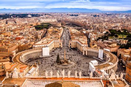 La plaza de San Pedro en Roma, Italia