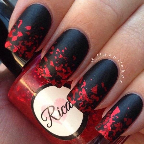 geniales uñas con diseño tipo sangre