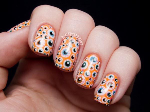 hermosas uñas con stickers de ojos halloween