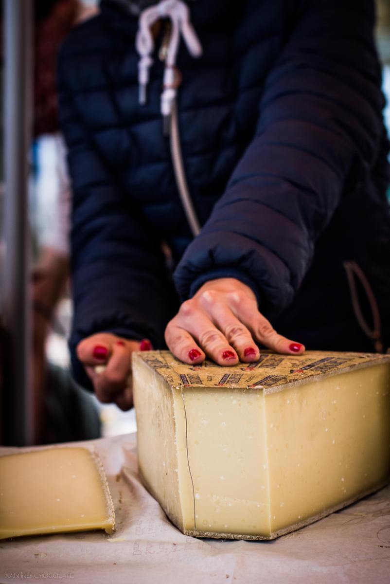 Hendaye, Marché, Fromage,Peach and Jalapeño Chutney, chutney de melocotón y jalapeño, chutney, queso, cheese, peach, melocotón, receta, jalapeño, cocina, food photographer, food photography, food styling, estilismo culinario, fotografía culinaria