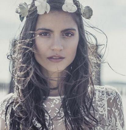 Peinado con flores secas