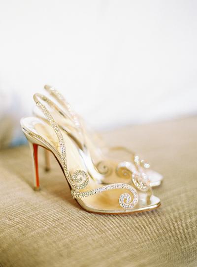 hermosos-fabulosos-zapatos-de-novias-disenadores-chic-colores-elegantes-Christian-Louboutin-3