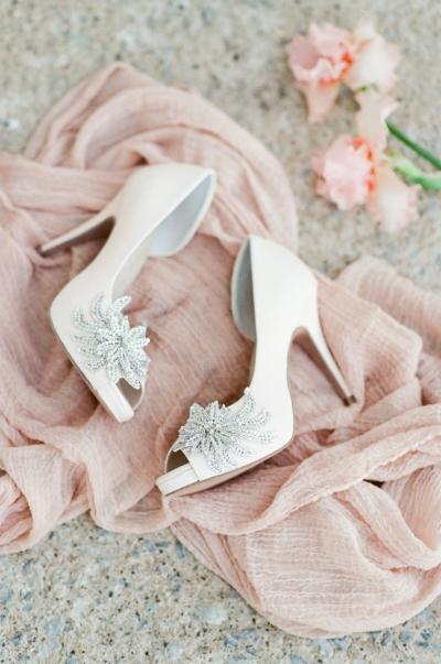 hermosos-fabulosos-zapatos-de-novias-disenadores-chic-colores-elegantes-The-Left-Bank-Jewelry