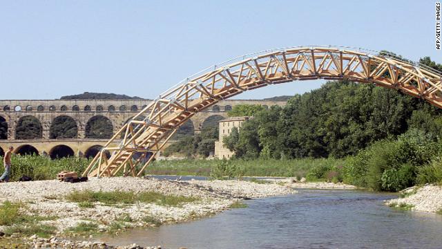 construcciones de Shigeru Ban con tubos de cartón