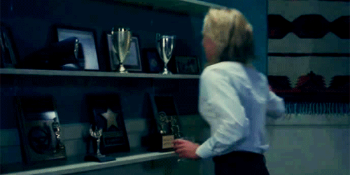 lee las etiquetas de los envasados