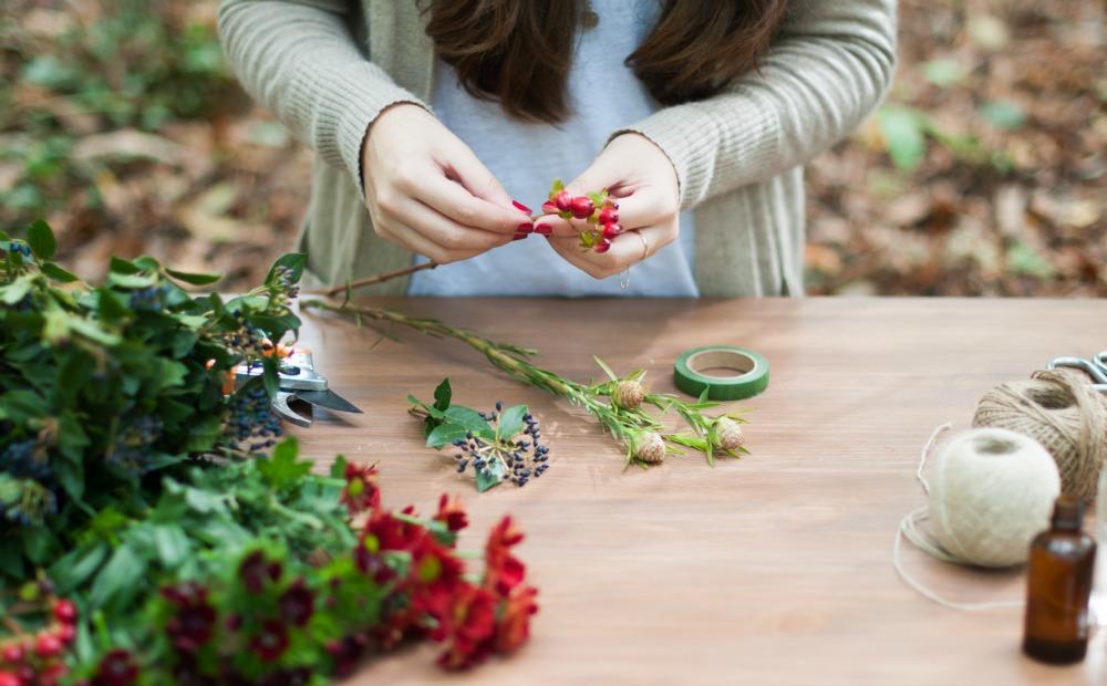 Cómo hacer una corona de flores otoñal en All Lovely Party