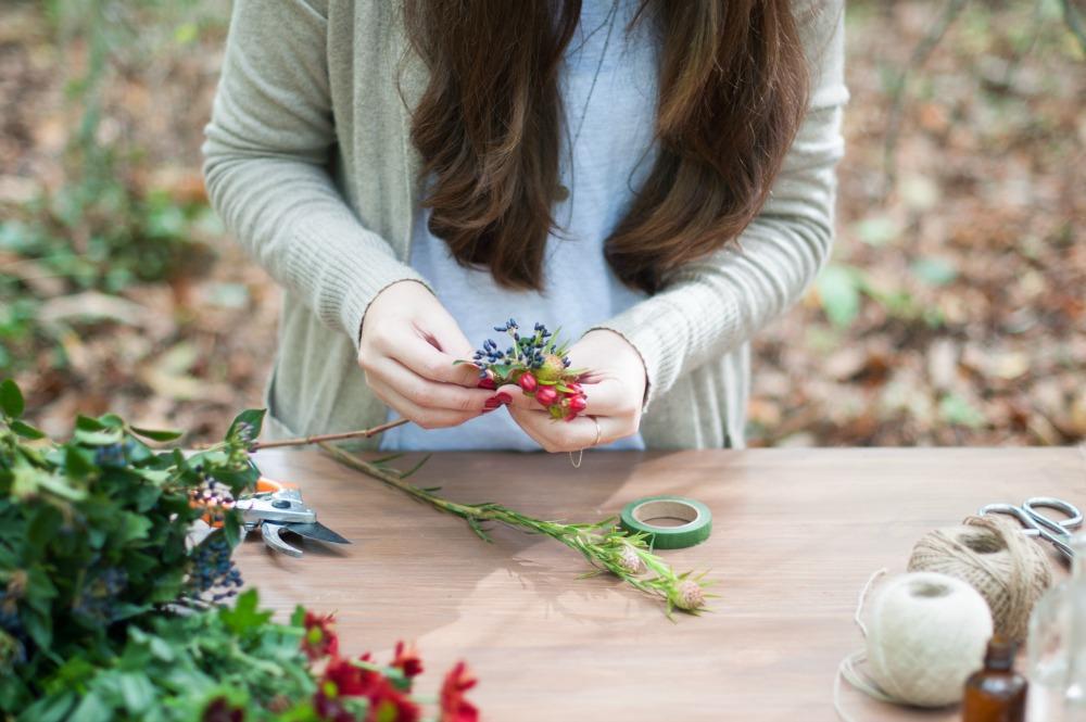 Cómo hacer una corona de flores otoñal en All Lovely Party