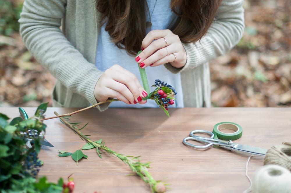 Cómo hacer una corona de flores otoñal en All Lovely Party