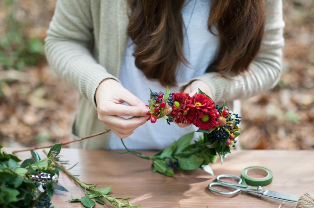 Cómo hacer una corona de flores otoñal en All Lovely Party
