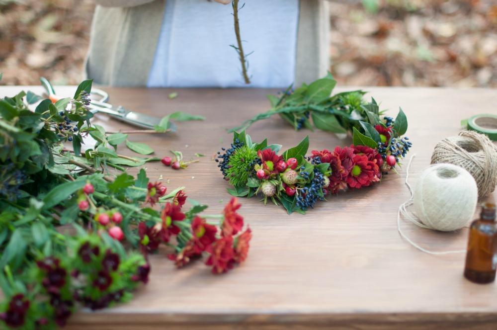 Cómo hacer una corona de flores otoñal en All Lovely Party