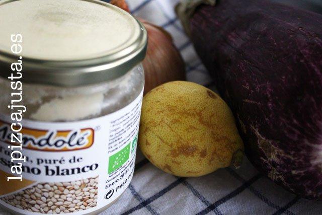 Tahini, limón, berenjena y cebolla para la receta hummus de berenjena