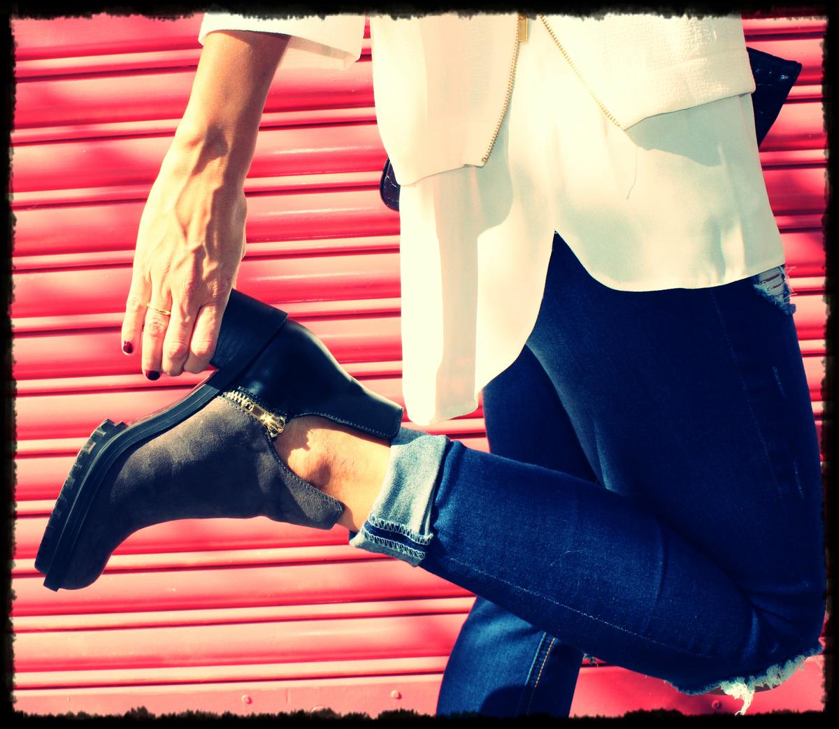 look simple jeans y blusa blanca