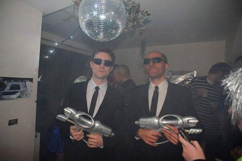 Disfraz casero de halloween para adulto de la película Hombres de Negro