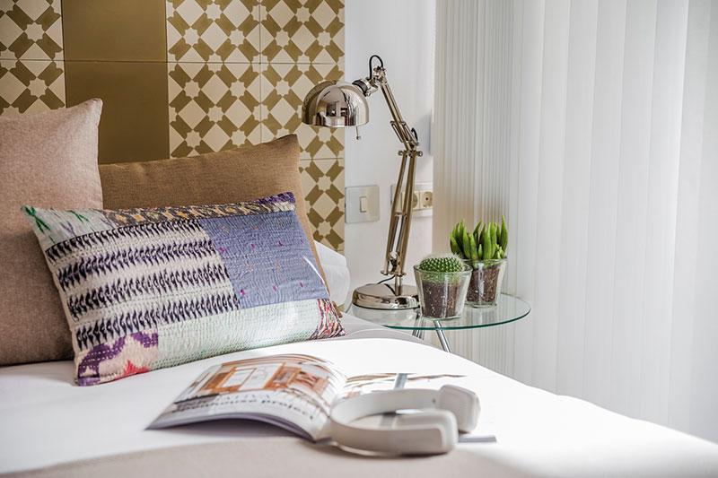 Homelifestyle-Magazine-Nuevo-Apartamento-adaptado-Eric-Vökel-detalle-dormitorio-kreafunk