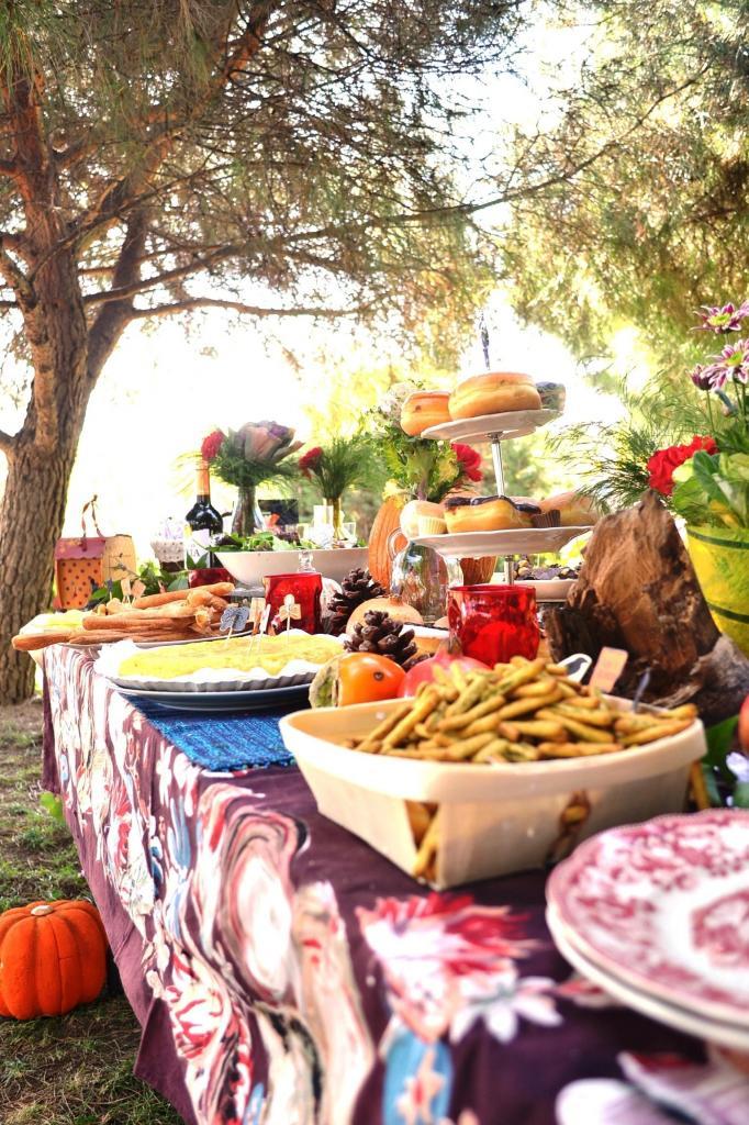  photo fotos-fiesta-jardin-evento-halloween-mesa-otontildeal-compleantildeos-tarta6_zpsac0071a3.jpg