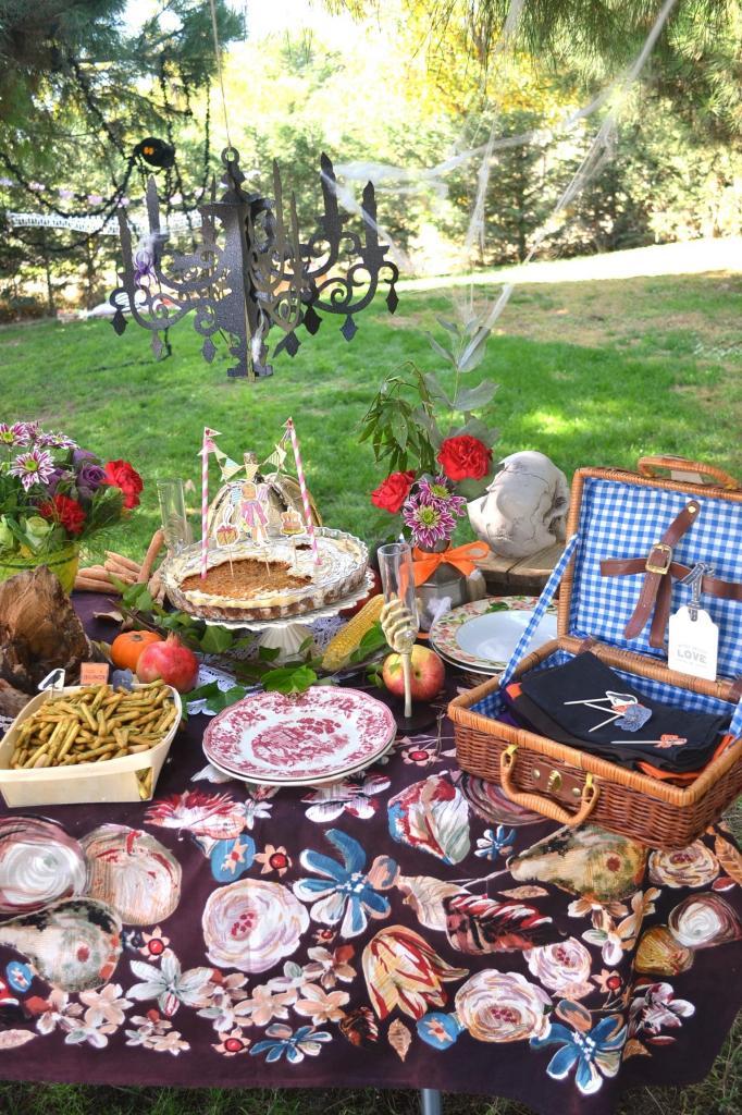  photo fotos-fiesta-jardin-evento-halloween-mesa-otontildeal-compleantildeos-tarta5_zpsaebef251.jpg