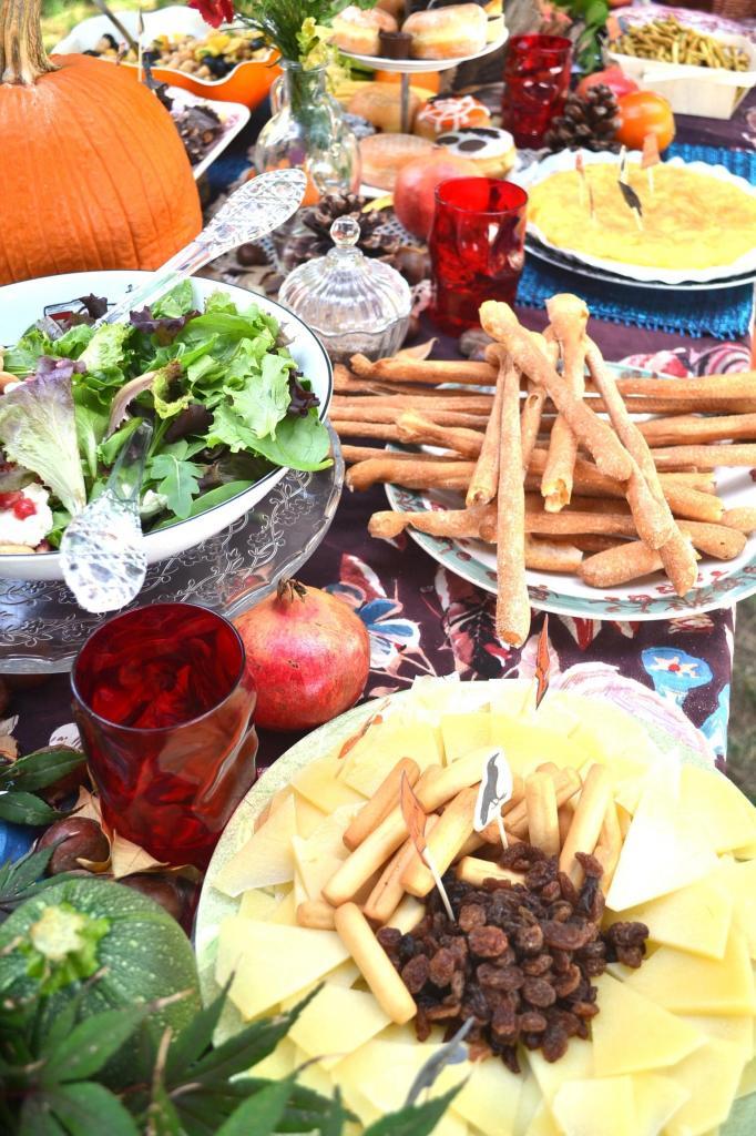  photo fotos-fiesta-jardin-evento-halloween-mesa-otontildeal-compleantildeos-tarta4_zps00e51b46.jpg