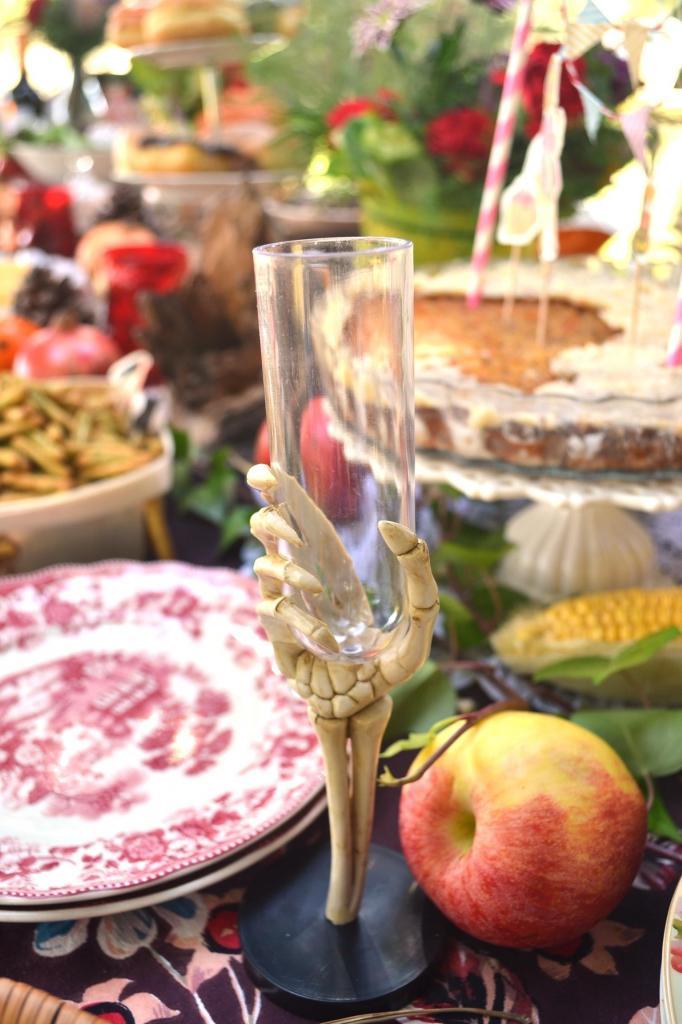  photo fotos-fiesta-jardin-evento-halloween-mesa-otontildeal-compleantildeos-tarta2_zpsbc163f1f.jpg