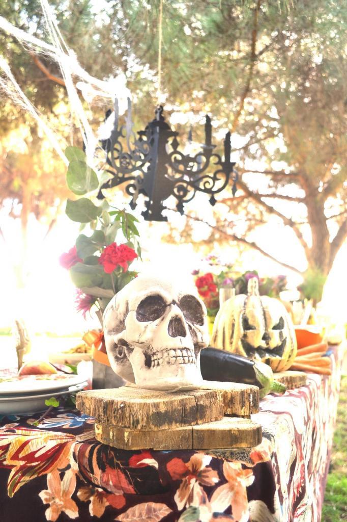  photo fotos-fiesta-jardin-evento-halloween-mesa-otontildeal-compleantildeos-tarta9_zpsc2d7a349.jpg