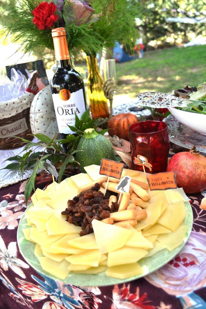  photo fotos-fiesta-jardin-evento-halloween-mesa-otontildeal-compleantildeos-tarta7_zps10bbe366.jpg