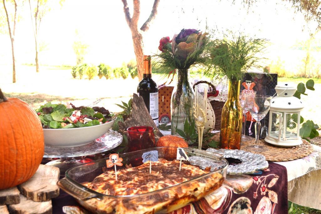  photo cumpleantildeos-parque-fiesta-barroca-otontildeal-parque-halloween-verduras-comida-picnic2_zps5a6887fb.jpg