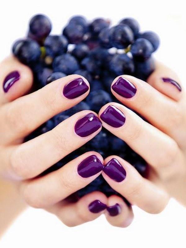 uñas de un solo color violeta