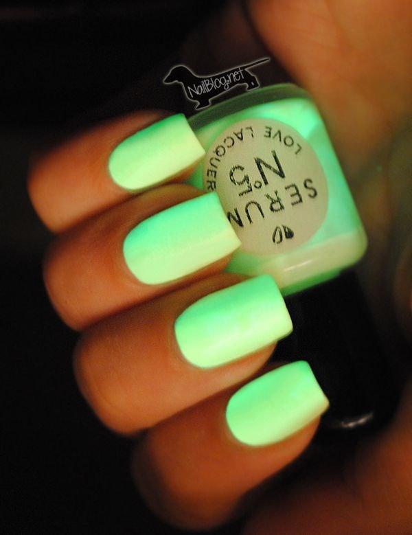 uñas de un solo color verde neon