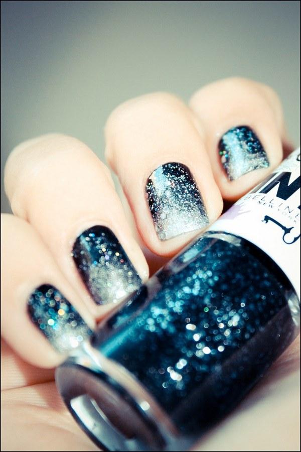 uñas en degrade con glitter