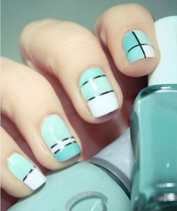 uñas con lineas y cintillas