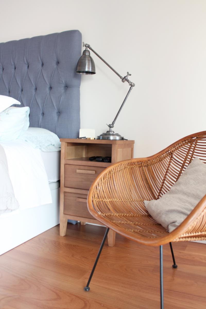 La nueva casa de Sara Carbonero en Oporto con muebles Kenay Home - silla y mesita