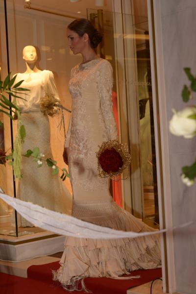 Vestido Vicky Martín Berrocal, modelo Ronda Ramo Azabache Arte Floral