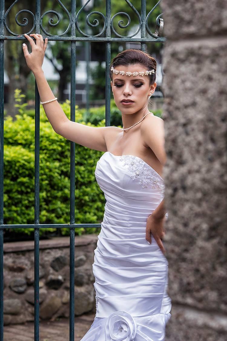 editorial-novias-blog-de-bodas-noviatica-costa-rica-bodas-fotografia-peinado-maquillaje-vestidos-de-novia-tocados-joyeria-bouquet-flores-5