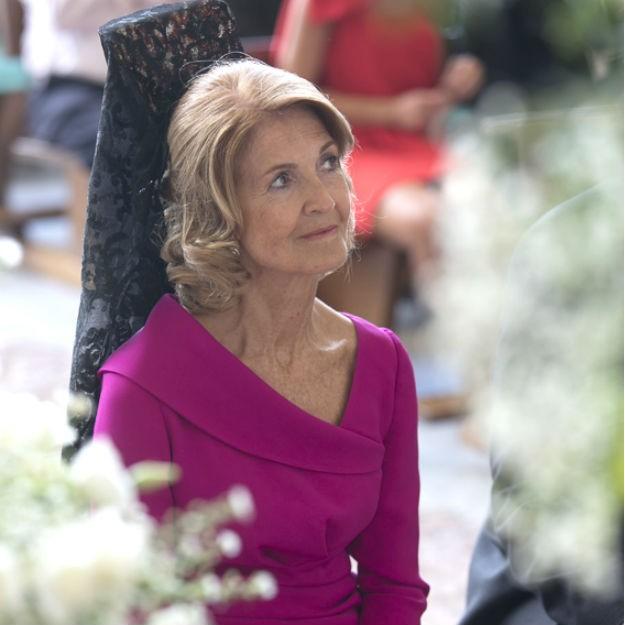 madrina de boda con mantilla