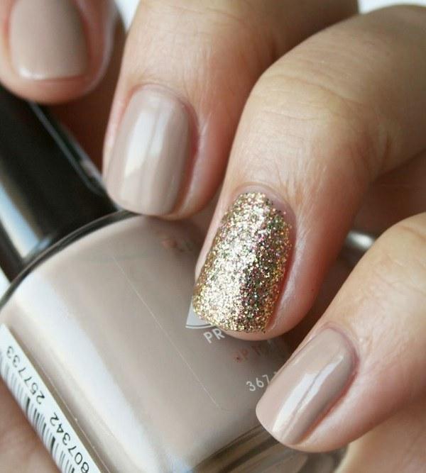 nude y dorado uñas naturales