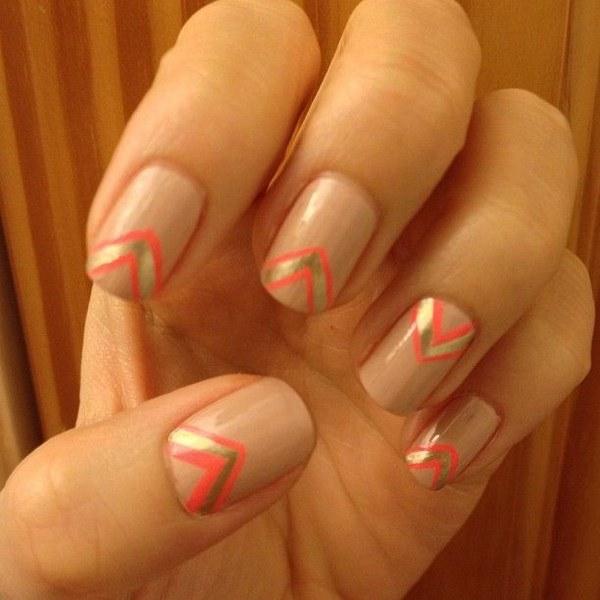 uñas nude con rosa