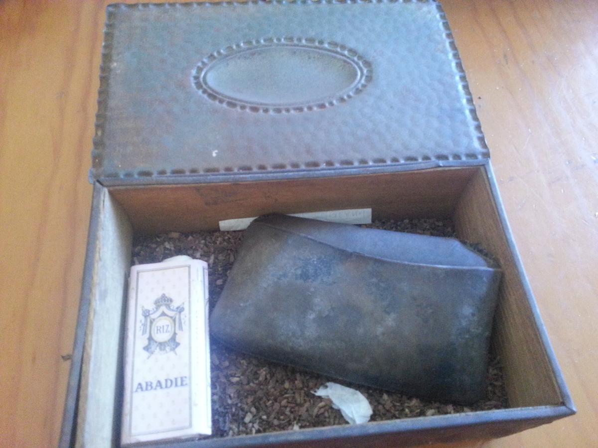 Caja de tabaco de metal