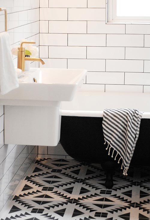 Antes y después de un baño en blanco y negro | Decoración