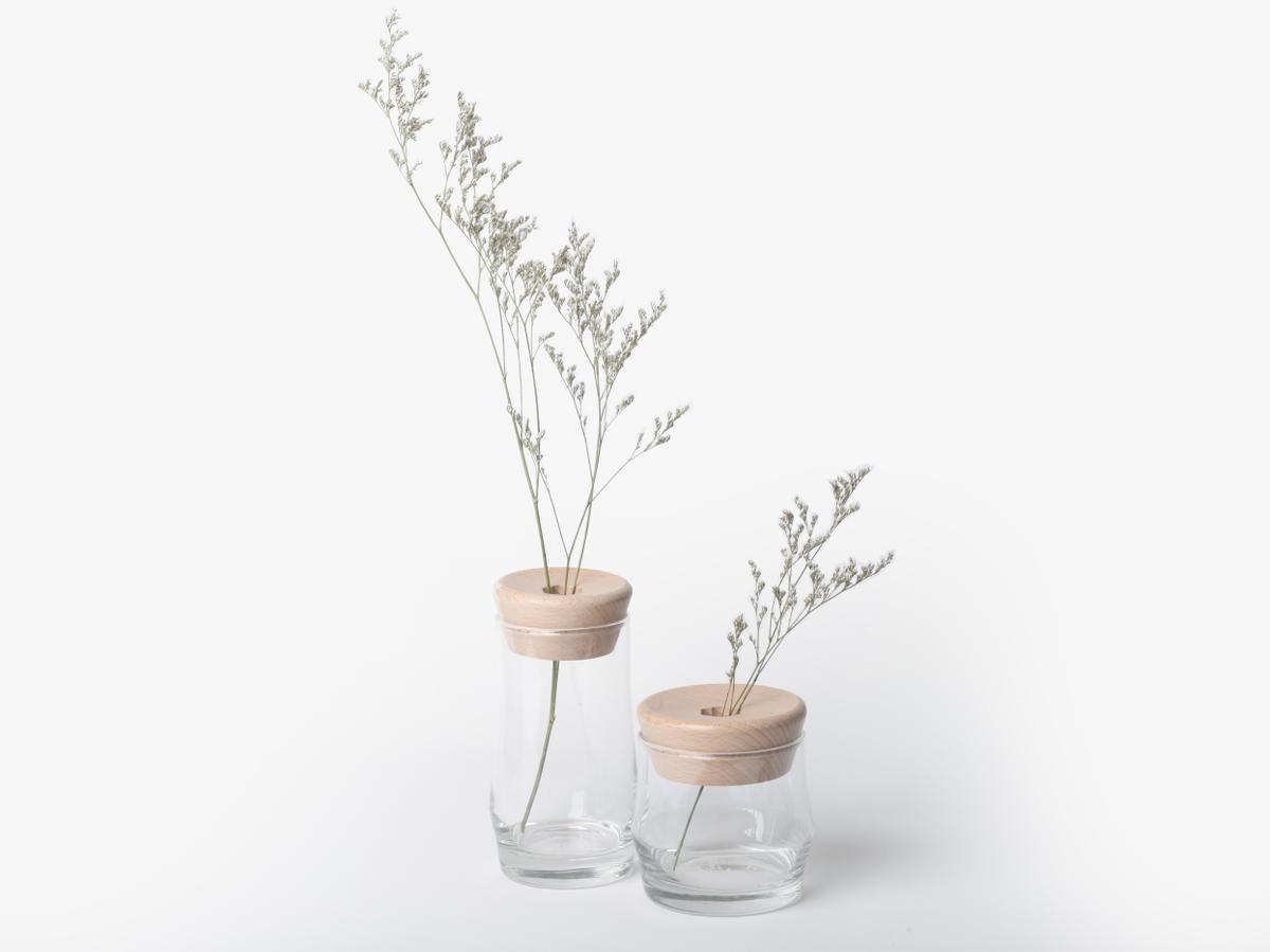 03-Gadgets-Lyn-with-flower