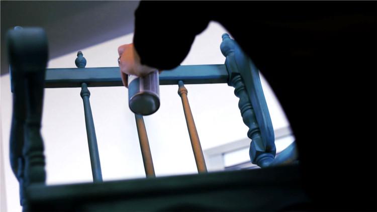 pintar una mecedora con chalk paint spray 22