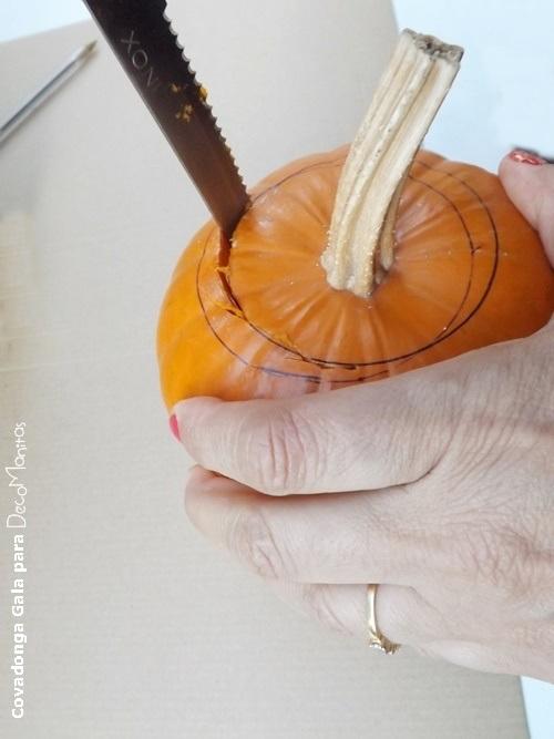 Centros de mesa originales con calabazas decoradas y latas4