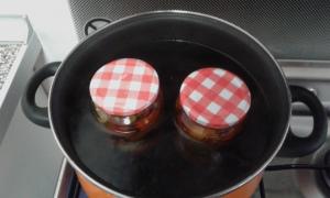 Tarros de escalivada al baño María