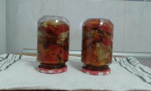 Tarros de escalivada ebfriándose