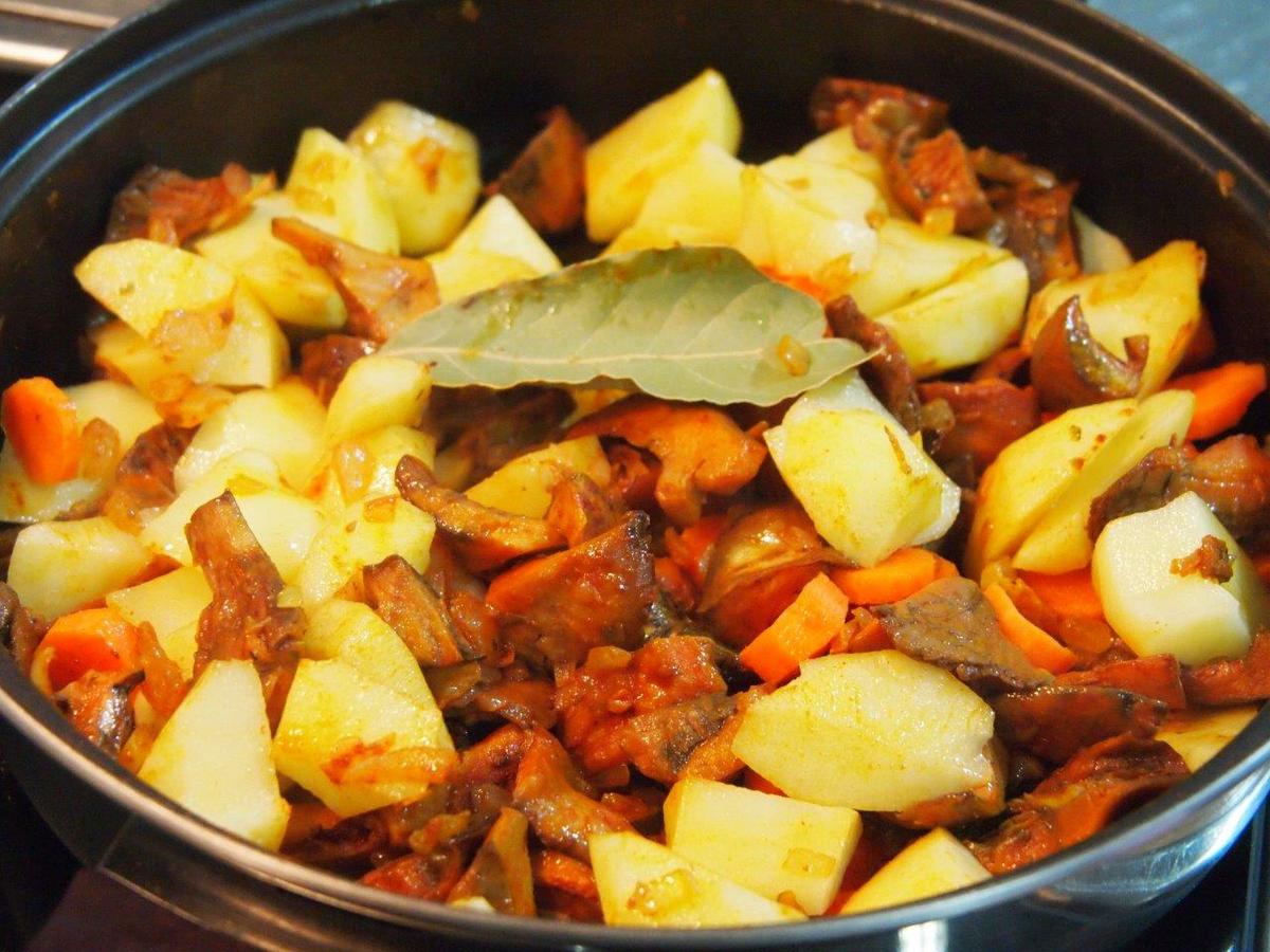 Níscalos estofados patatas