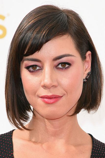 Audrey Plaza corto con flequillo