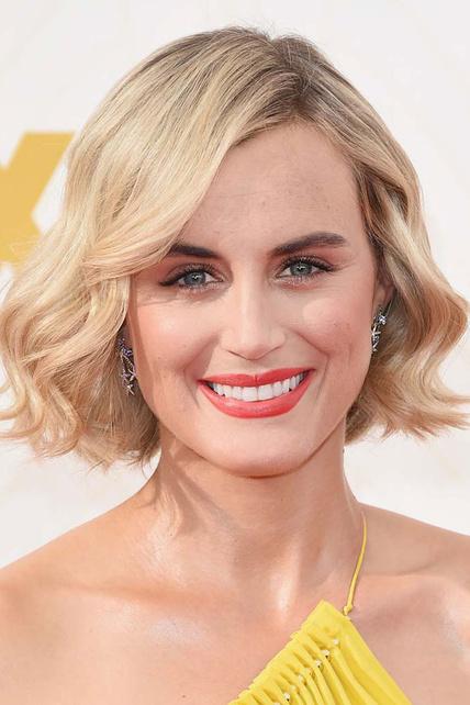 Taylor Schilling ondas ligeramente deshechas